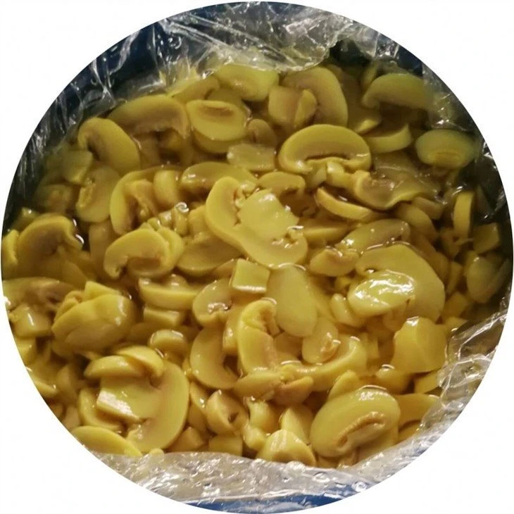Sliced white champignon in drums