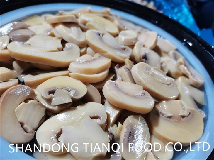 Sliced White Champignon in Brine in Drums