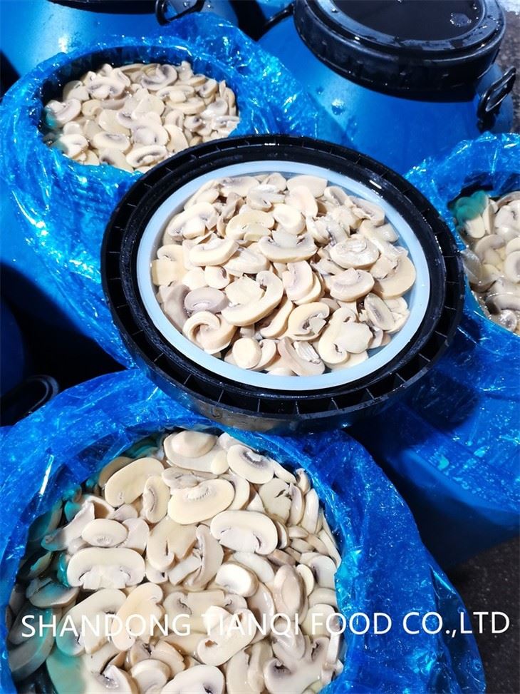 Sliced White Champignon in Brine in Drums